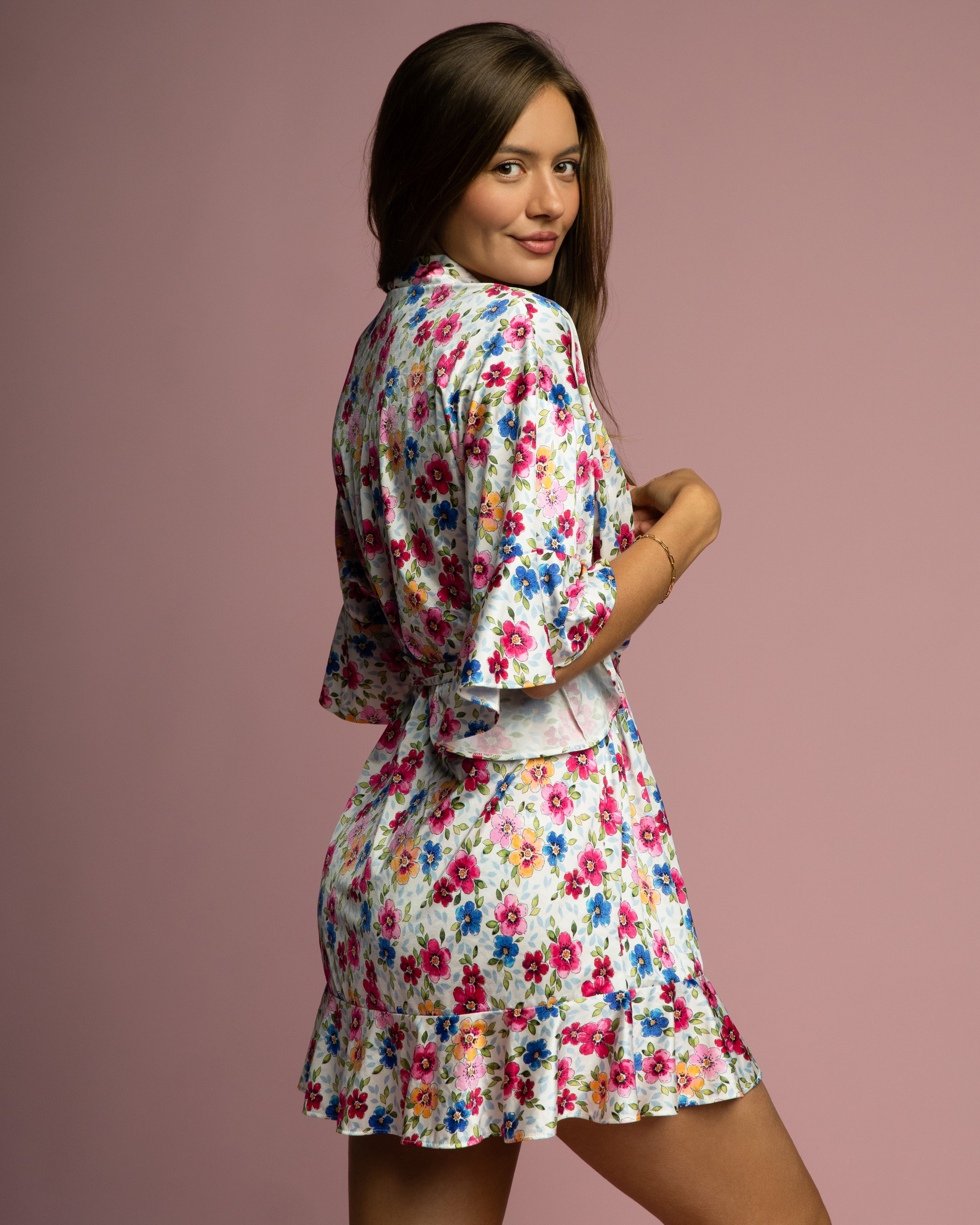 Floral robe in a short, tiered design with ruffled hem and tied waist