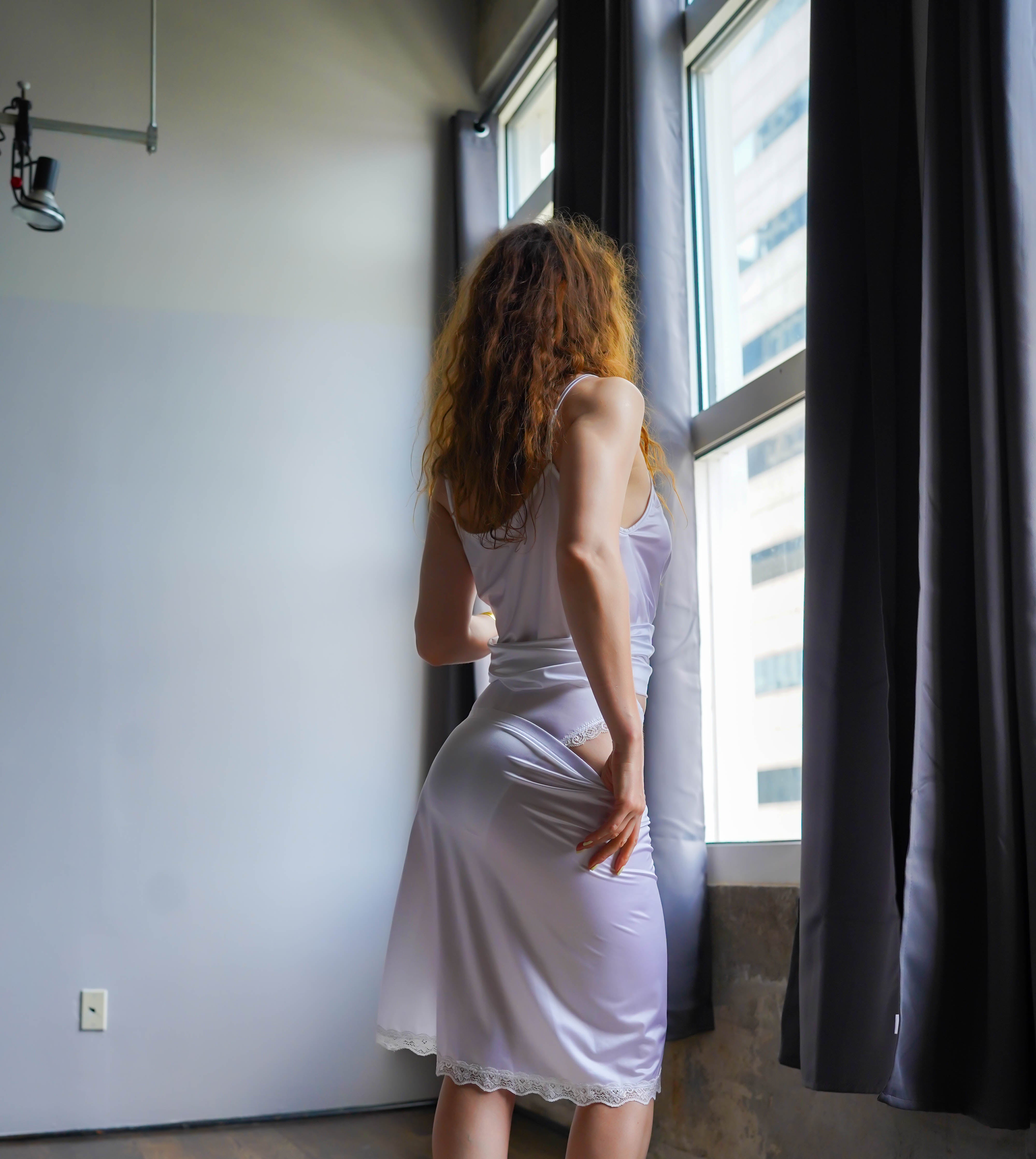 Laura half-slip with lace hem and V-neckline, pale lavender