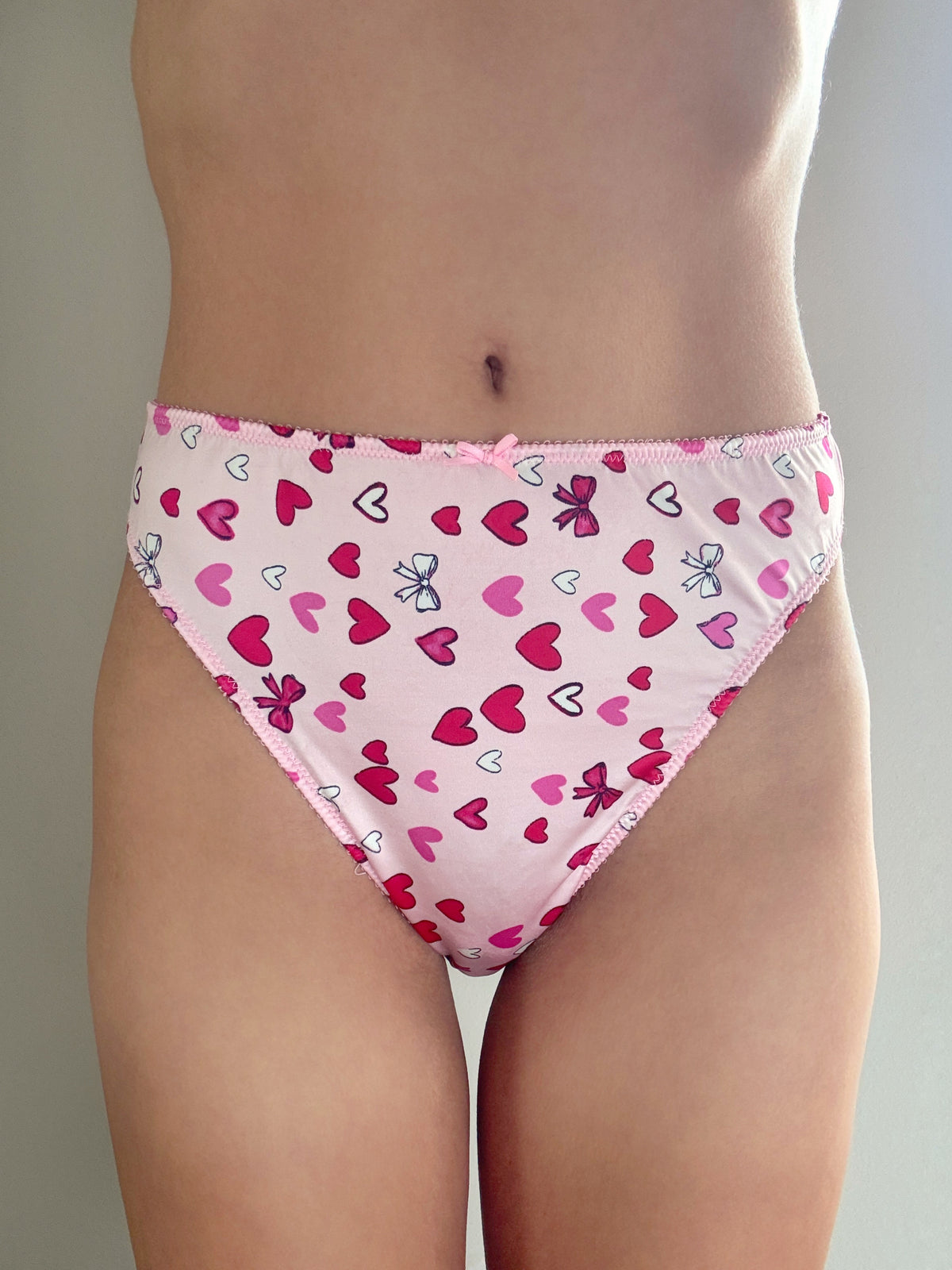 Pink and purple hearts print panties with elastic waistband and ruffled leg openings